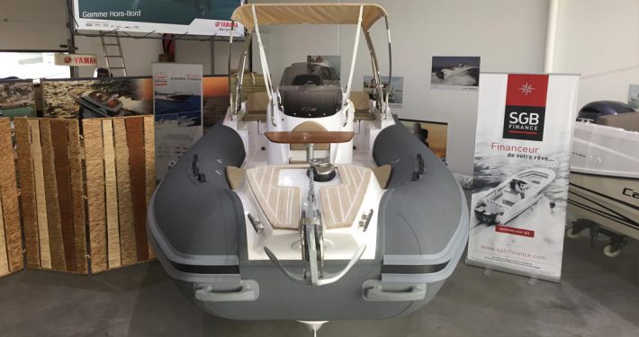 bateau occasion black fin elegance 7 53000 FP2 710x375 - Black Fin Elegance 7 2