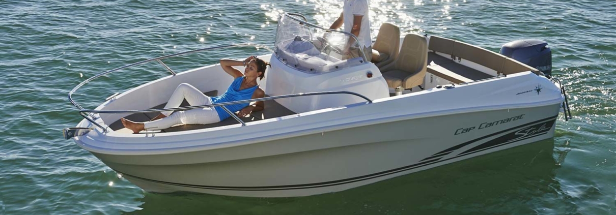 article leasy boat header cap camarat 5 5 cc 1210x423 - Comment naviguer à l'année sans acheter votre bateau