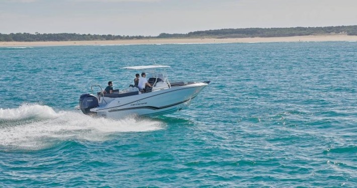 Cap Camarat 7.5 CC Série 3 CAP CAMARAT 7.5 CC SERIE 3 principale 1 710x375 - Cap Camarat 7.5 CC Série 3