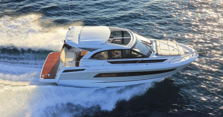 bateau jeanneau leader 33 FP1 710x375 - Leader 33 open avec arceau