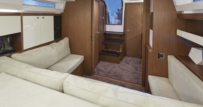bateau jeanneau leader 33 FP10 710x375 - Leader 33 open avec arceau