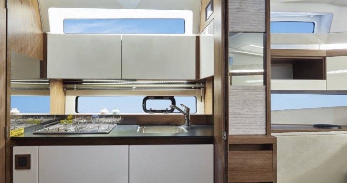 Leader 33 open avec arceau bateau jeanneau leader 33 FP15 710x375 - Leader 33 open avec arceau