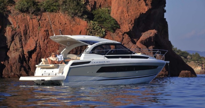 bateau jeanneau leader 33 FP4 710x375 - Leader 33 open avec arceau