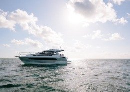 bateau jeanneau leader 33 FP6 260x185 - Leader 33 open avec arceau