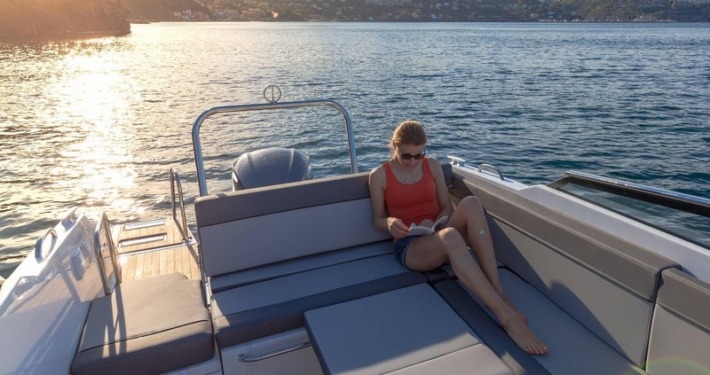 mini 9ff418d04b7da5dbab283d997ff37772 710x375 - Cap Camarat 7.5 DC