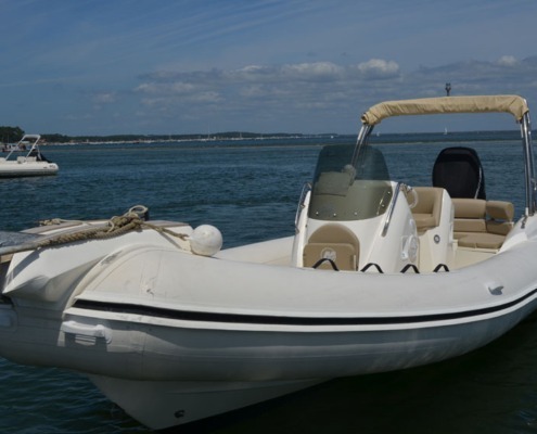 Accueil bateau location cap ferret black fin elegance 8 FP6 1 495x400 - Accueil