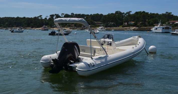 bateau location cap ferret nj 630 FP1 710x375 - Nuova Jolly 630
