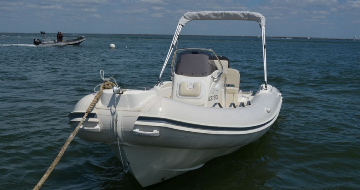 bateau location cap ferret nj 630 FP4 710x375 - Nuova Jolly 630