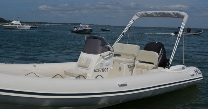 bateau location cap ferret nj 630 FP5 710x375 - Nuova Jolly 630