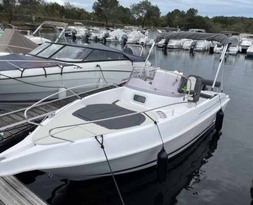 mini 8 495x400 - Bateaux &agrave; moteurs