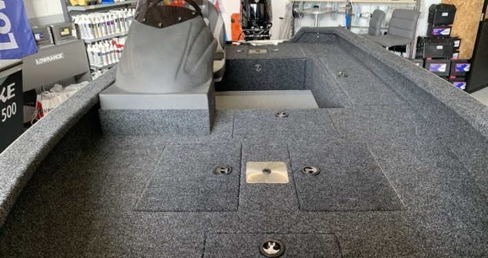 Riverlake 465 FMSC 3 710x375 - Riverlake 465 Side Console