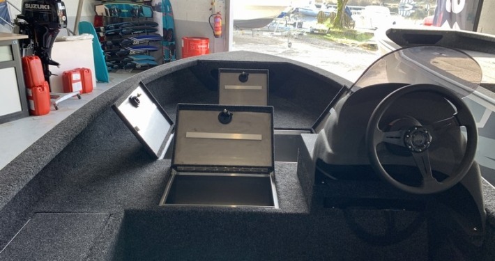 Riverlake 465 FMSC 4 710x375 - Riverlake 465 Side Console