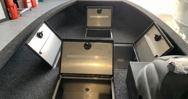 Riverlake 465 FMSC 5 710x375 - Riverlake 465 Side Console