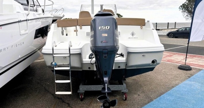 Cap Camarat 6.5 CC Série 2 33 710x375 - Cap Camarat 6.5 CC Série 2