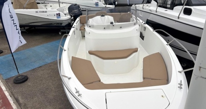 Cap Camarat 6.5 CC Série 2 Cap Camarat 6 19 1 710x375 - Cap Camarat 6.5 CC Série 2