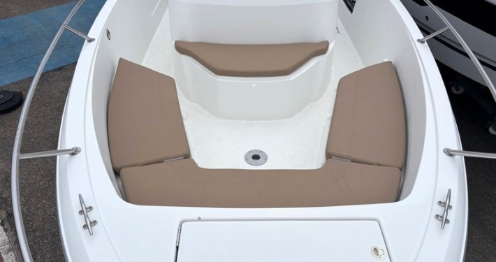 Cap Camarat 6.5 CC Série 2 Cap Camarat 6 20 1 710x375 - Cap Camarat 6.5 CC Série 2