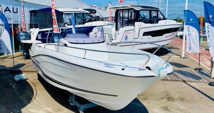 Cap Camarat 6.5 CC Série 3 Cap Camarat 6.5 CC 6 710x375 - Cap Camarat 6.5 CC Série 3