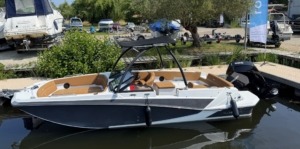 GTD 220 3 300x149 - Location bateau Biscarrosse