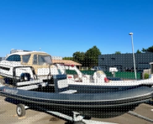 20 495x400 - Bateaux à moteurs