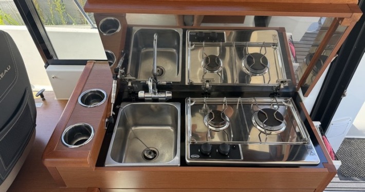 Jeanneau Merry Fisher 895 Offshore mini IMG 2249 710x375 - Jeanneau Merry Fisher 895 Offshore