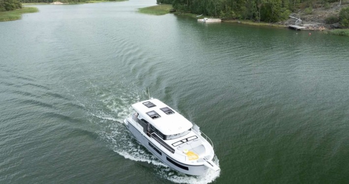 Delphia 11 Sedan 5 710x375 - Delphia 11 Sedan