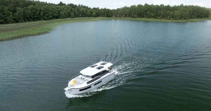 Delphia 11 Sedan 3 710x375 - Delphia 11 Sedan