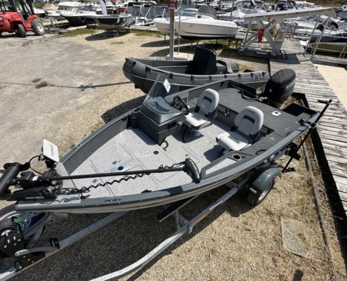 FINVAL 475 3 495x400 - Bateaux à moteurs