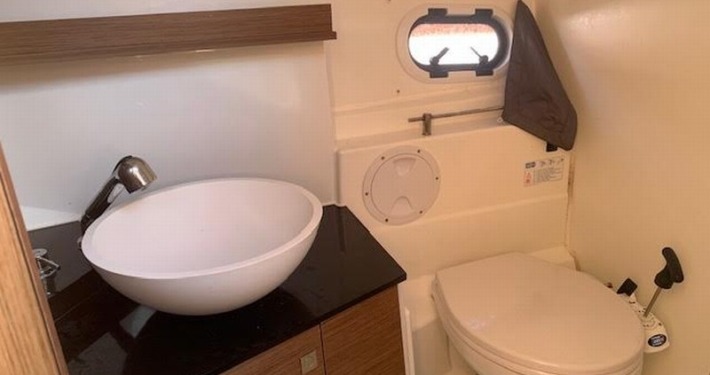 20 710x375 - Jeanneau Cap Camarat 9.0 Wa