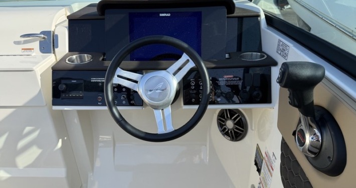 mini sea ray 250 12 1 710x375 - SEARAY 250 SDX