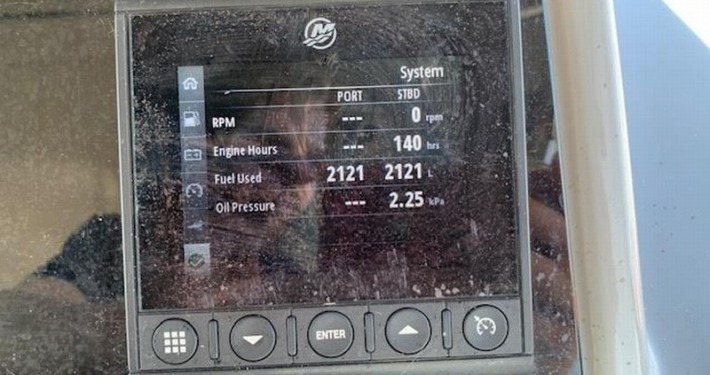 12 1 710x375 - Jeanneau Cap Camarat 9.0 Wa