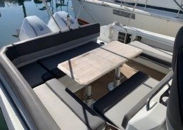 13 1 260x185 - Jeanneau Cap Camarat 9.0 Wa