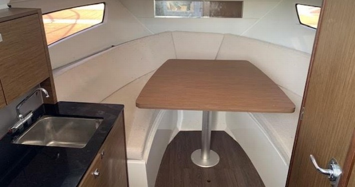 17 1 710x375 - Jeanneau Cap Camarat 9.0 Wa