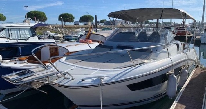 3 1 710x375 - Jeanneau Cap Camarat 9.0 Wa