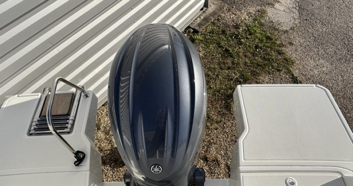 BOUCHEZ 695 SPORT 16 710x375 - Jeanneau Merry Fisher 695