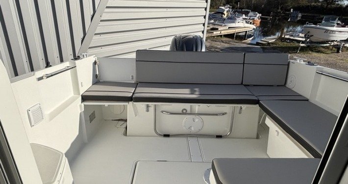 BOUCHEZ 695 SPORT 21 710x375 - Jeanneau Merry Fisher 695