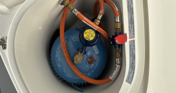 BOUCHEZ 695 SPORT 22 710x375 - Jeanneau Merry Fisher 695