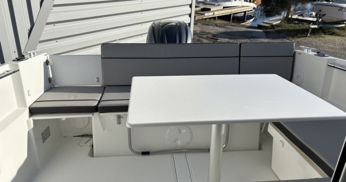 BOUCHEZ 695 SPORT 25 710x375 - Jeanneau Merry Fisher 695