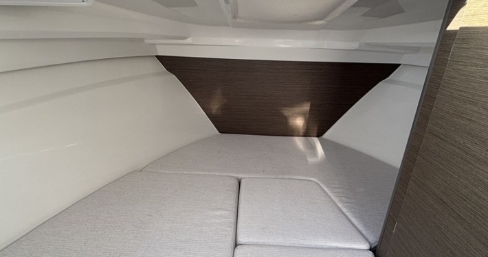 BOUCHEZ 695 SPORT 29 710x375 - Jeanneau Merry Fisher 695