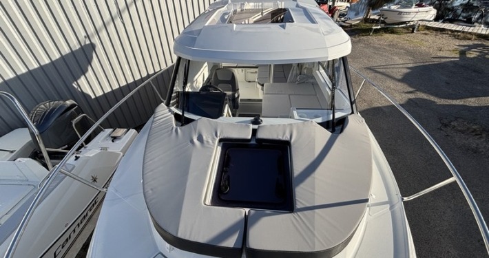 BOUCHEZ 695 SPORT 30 710x375 - Jeanneau Merry Fisher 695