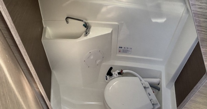 BOUCHEZ 695 SPORT 32 710x375 - Jeanneau Merry Fisher 695