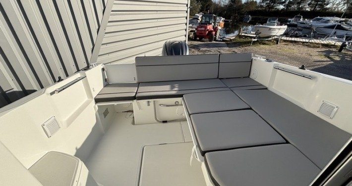 BOUCHEZ 695 SPORT 36 710x375 - Jeanneau Merry Fisher 695