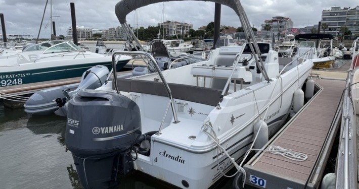 capcamarat7.5cc2 5 710x375 - Jeanneau Cap Camarat 7.5 CC S&sup2;