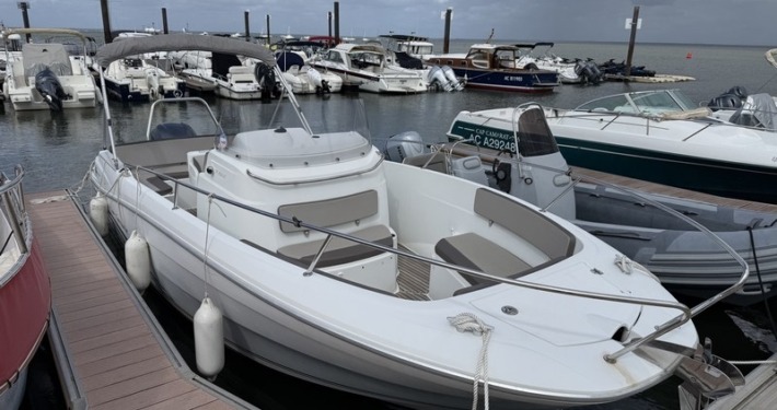 Jeanneau Cap Camarat 7.5 CC S² capcamarat7.5cc2 6 710x375 - Jeanneau Cap Camarat 7.5 CC S²