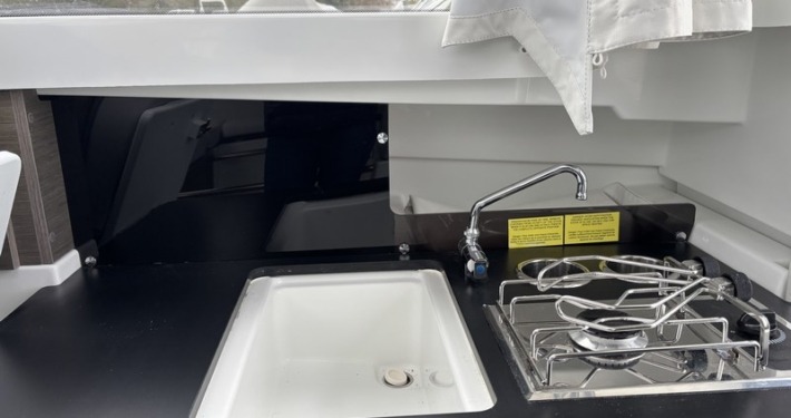 BOUCHEZ 695 SPORT 11 710x375 - Jeanneau Merry Fisher 695