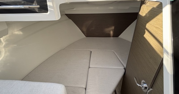 BOUCHEZ 695 SPORT 14 710x375 - Jeanneau Merry Fisher 695