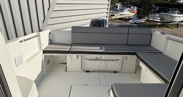 BOUCHEZ 695 SPORT 21 710x375 - Jeanneau Merry Fisher 695