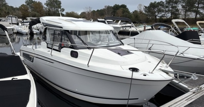 BOUCHEZ 695 SPORT 4 710x375 - Jeanneau Merry Fisher 695