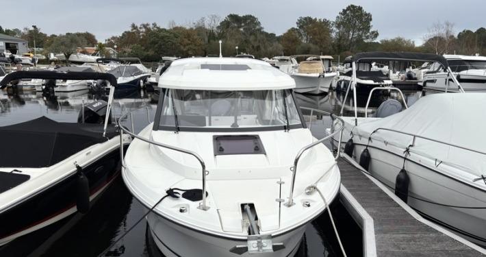 BOUCHEZ 695 SPORT 5 710x375 - Jeanneau Merry Fisher 695