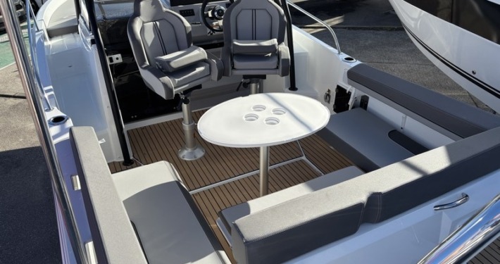 CC 7.5 WA 3 12 710x375 - Cap Camarat 7.5 WA S&eacute;rie 3