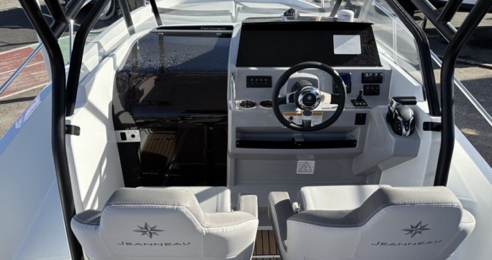 CC 7.5 WA 3 8 710x375 - Cap Camarat 7.5 WA S&eacute;rie 3